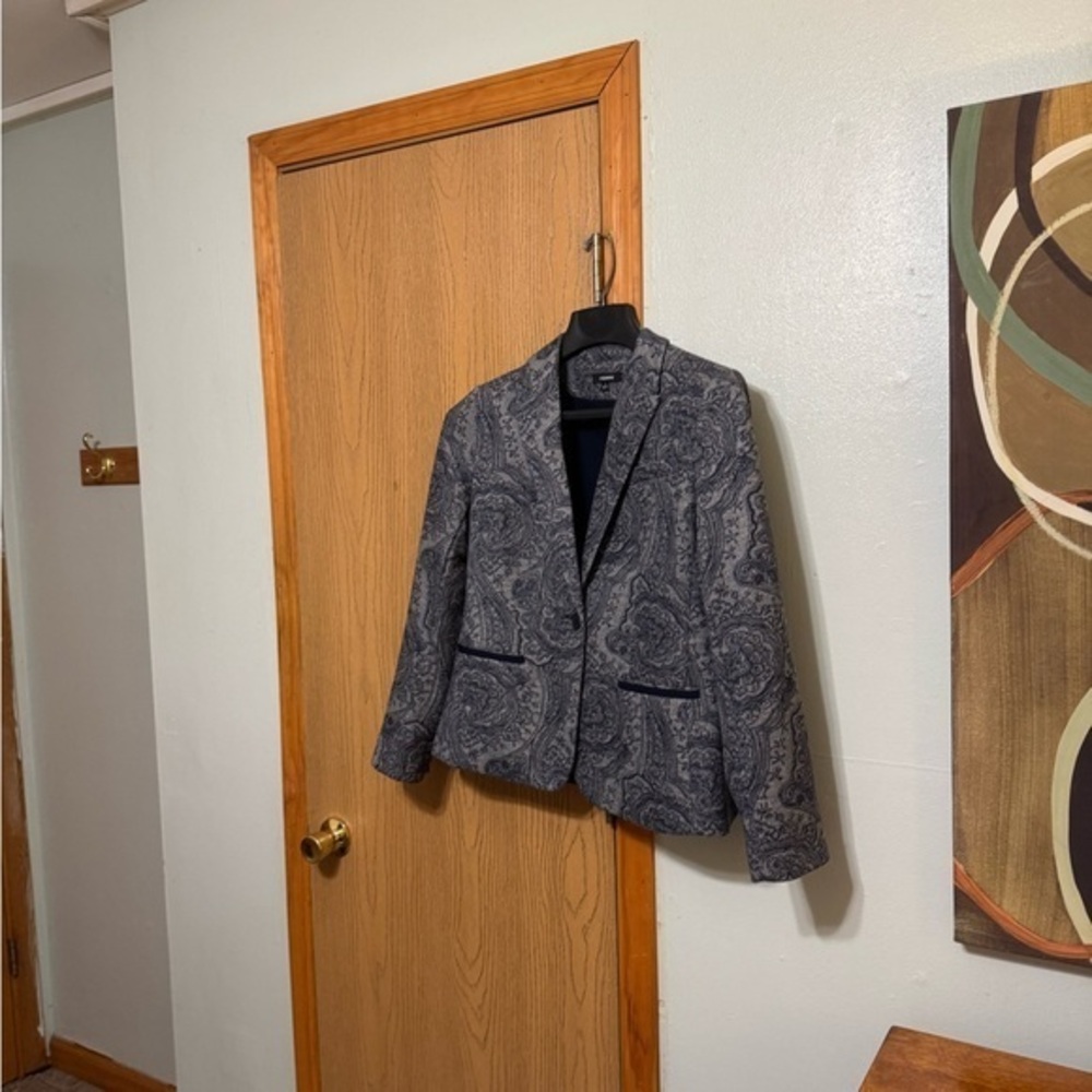 Premise Size 8 Multi-Color w/Paisley Print One-Button Long Sleeve Blazer - EUC